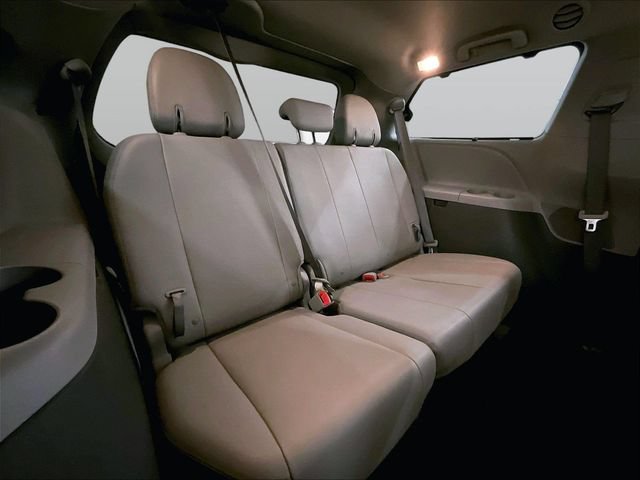 Used 2018 Toyota Sienna XLE w/ XLE Navigation Package AWD/4WD image 28