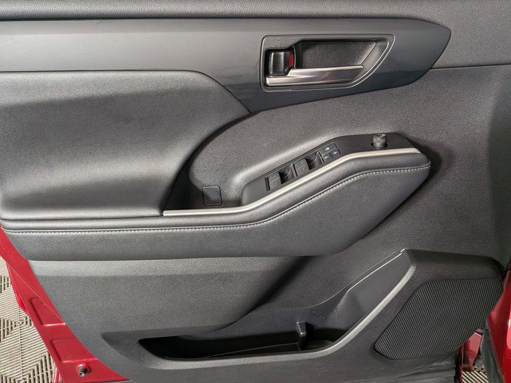 Used 2021 Toyota Highlander XLE image 16