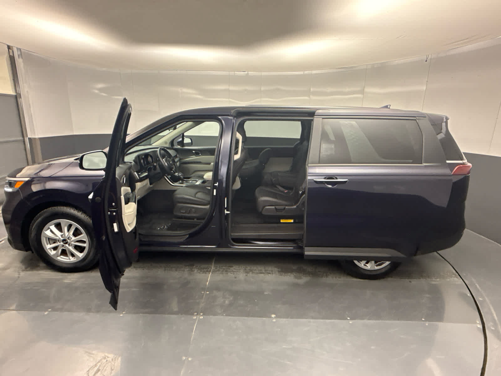 Used 2022 Kia Carnival LX FWD image 65