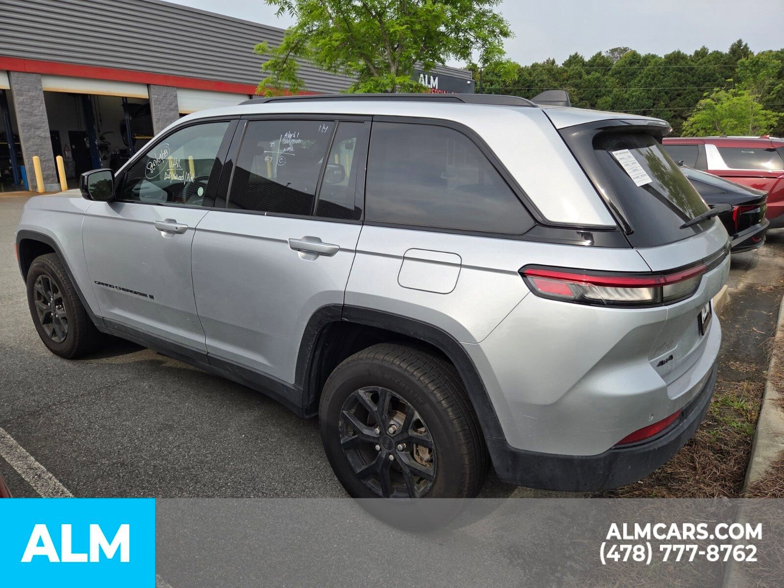 Used 2025 Jeep Grand Cherokee Altitude image 7