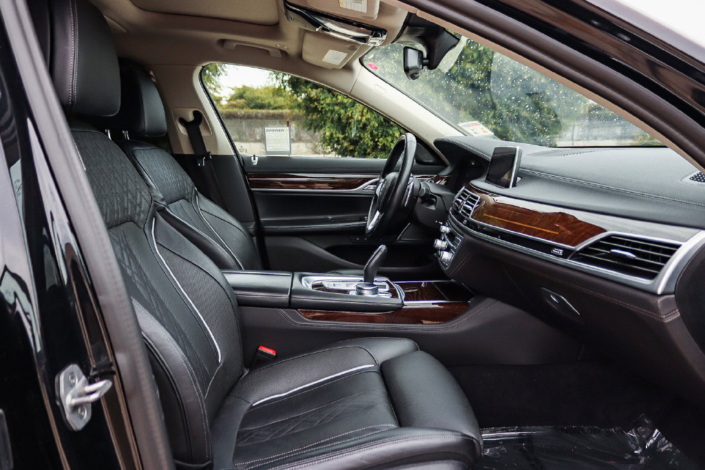 Used 2022 BMW 750i xDrive AWD/4WD image 18