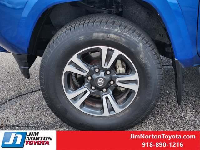 Used 2017 Toyota Tacoma TRD Sport w/ Tow Package RWD image 13