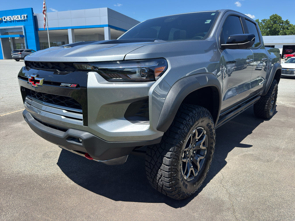 Used 2025 Chevrolet Colorado ZR2 w/ Technology Package AWD/4WD image 1