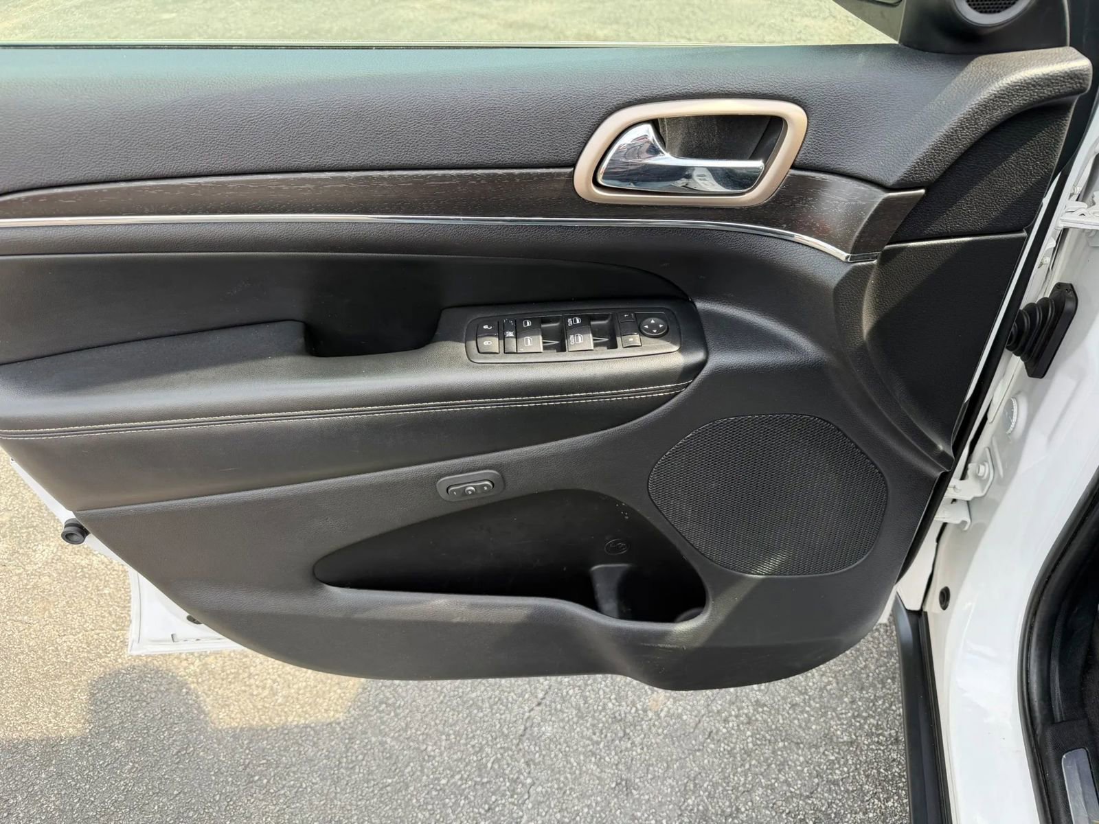 Used 2017 Jeep Grand Cherokee Limited AWD/4WD image 24
