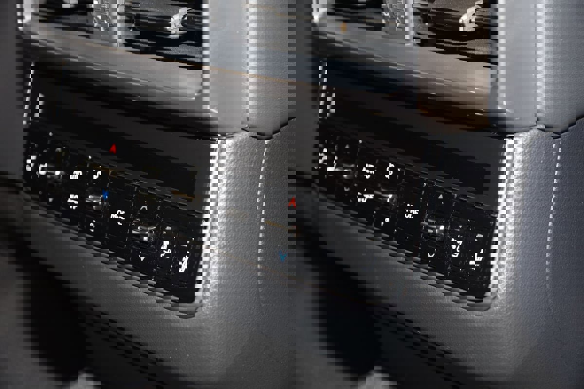 Used 2025 Lexus LX 600 4WD w/ Luxury Package image 17