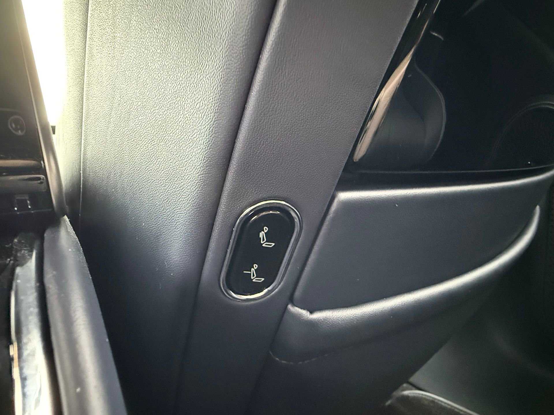 Used 2021 Bentley Flying Spur V8 image 28