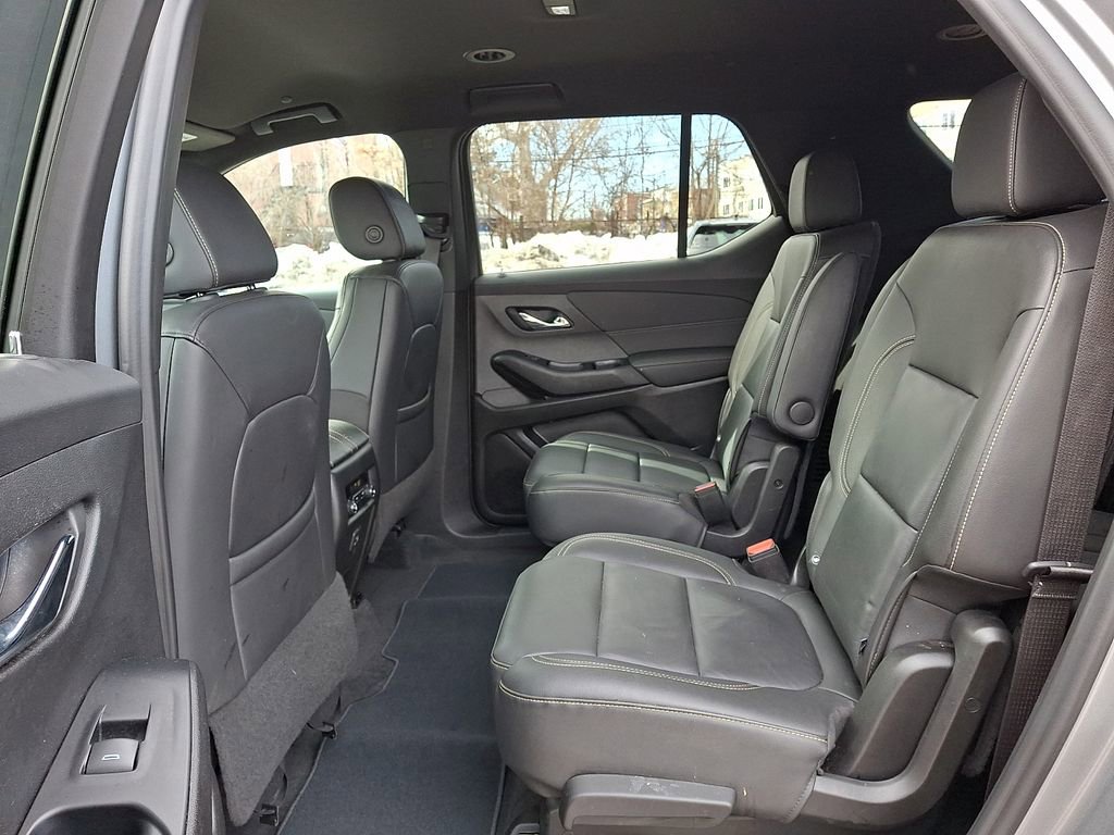 Used 2023 Chevrolet Traverse LT image 12