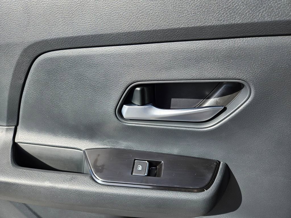 New 2026 Nissan Kicks SR image 7