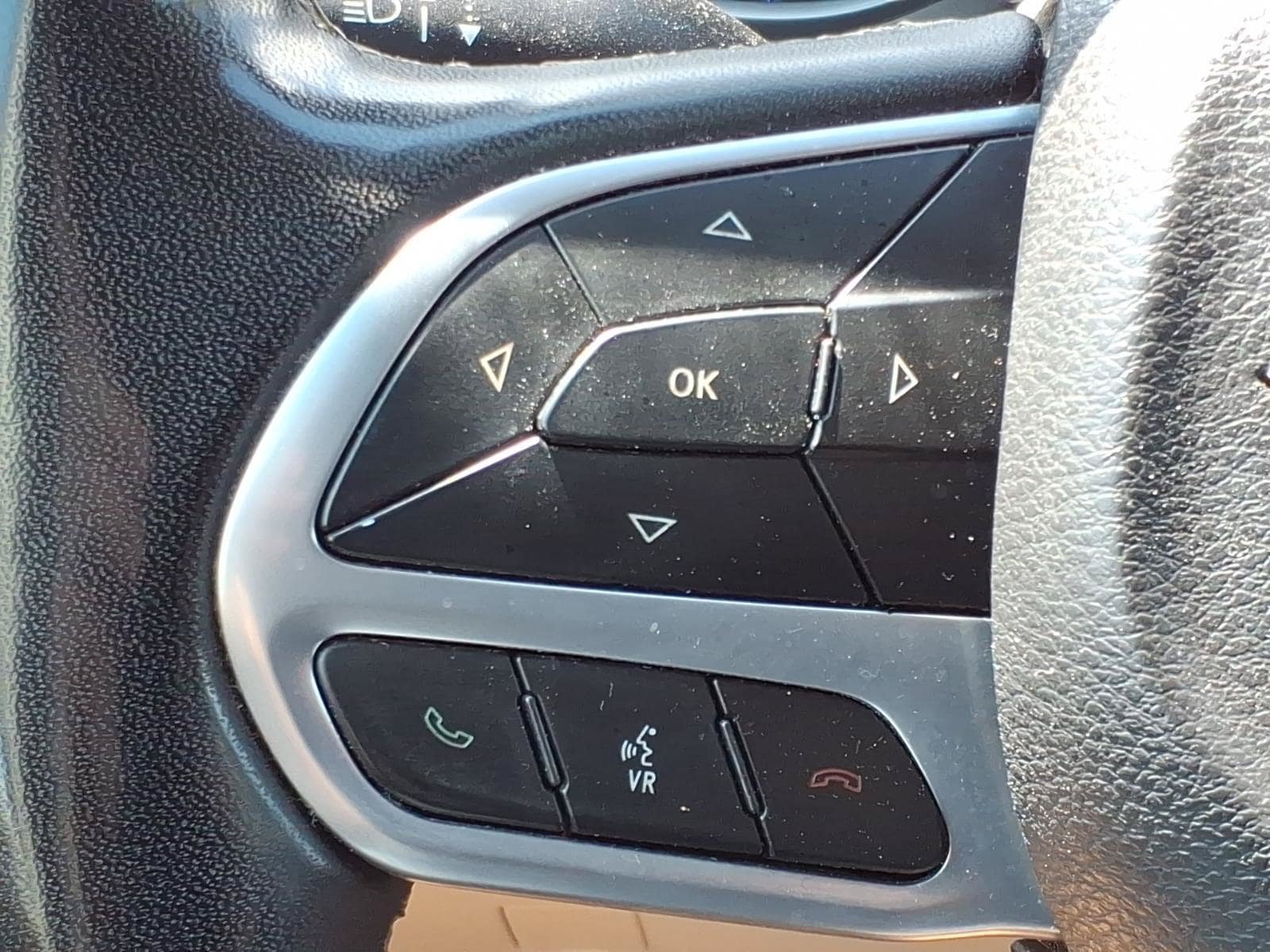 Used 2024 Chrysler Pacifica Touring-L FWD image 17