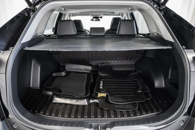 Used 2020 Toyota RAV4 XLE Premium image 8
