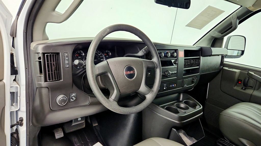 Used 2025 GMC Savana 3500 Extended RWD image 11