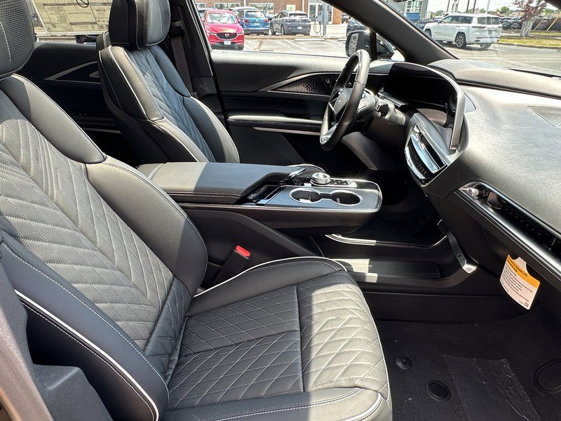 New 2026 Cadillac Lyriq V image 15