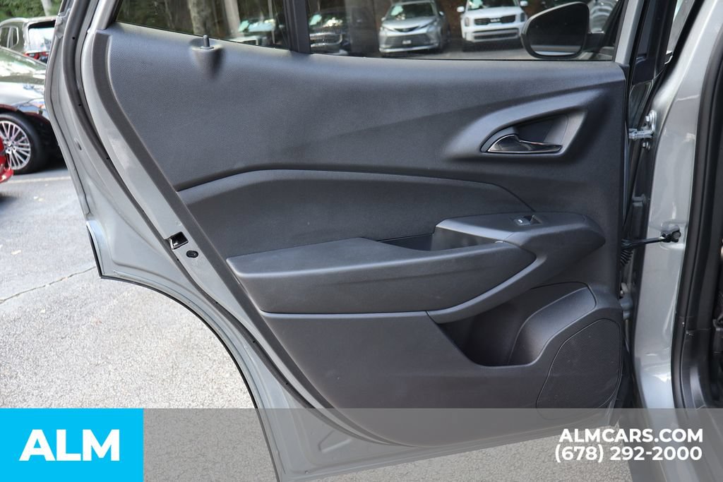 Used 2025 Chevrolet Trax LT FWD image 18
