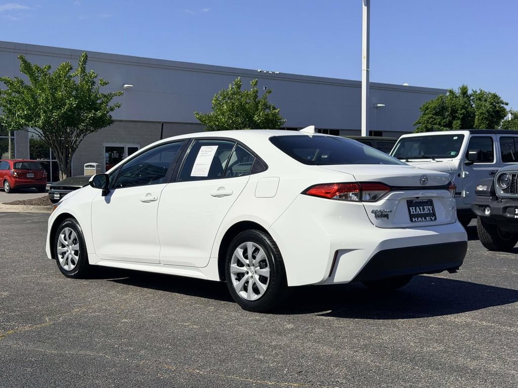 Used 2023 Toyota Corolla LE FWD image 4