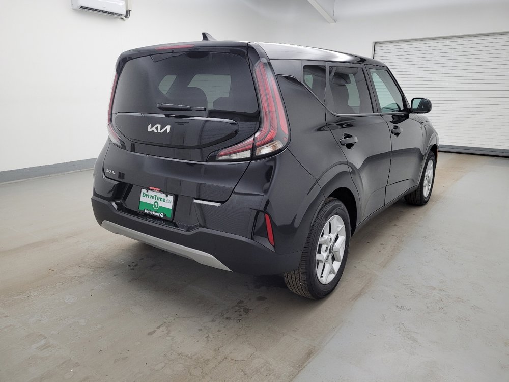 Used 2025 Kia Soul LX FWD image 9