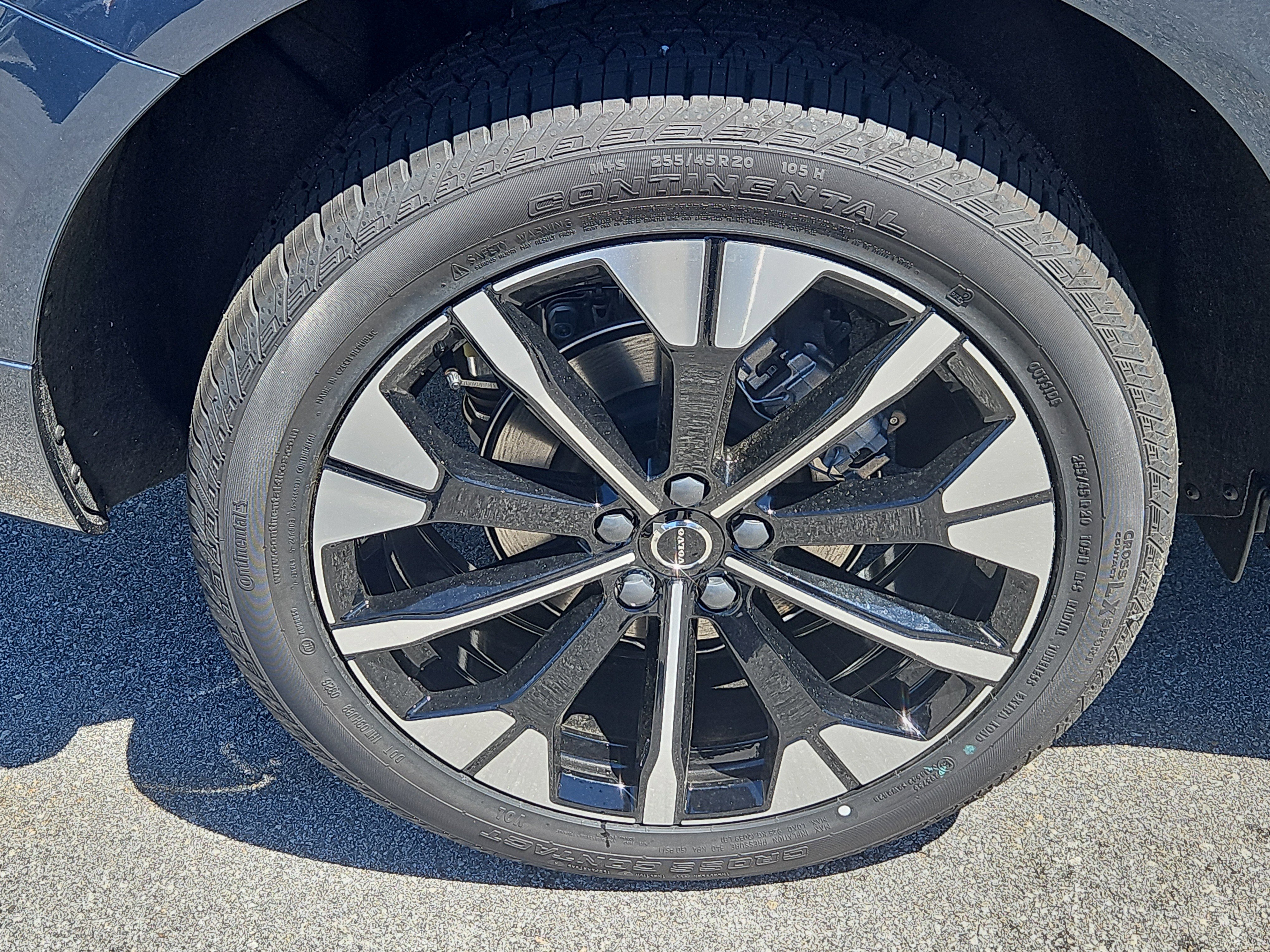 New 2026 Volvo XC60 B5 Plus w/ Protection Package Premier AWD/4WD image 21