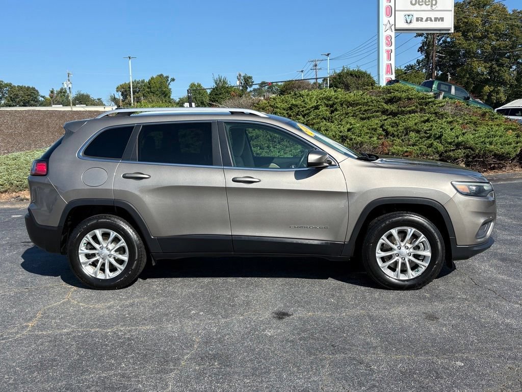 Used 2019 Jeep Cherokee Latitude w/ Popular Appearance Group AWD/4WD image 2