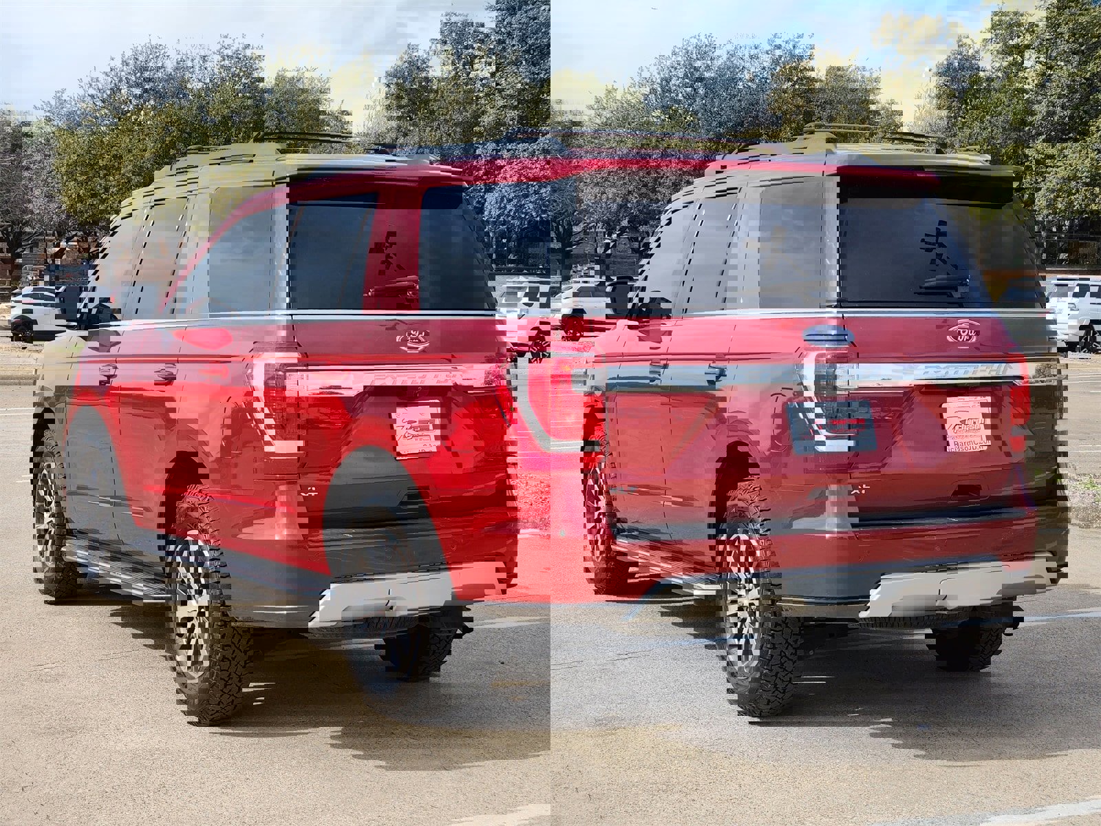 Used 2020 Ford Expedition XLT w/ Equipment Group 202A image 4