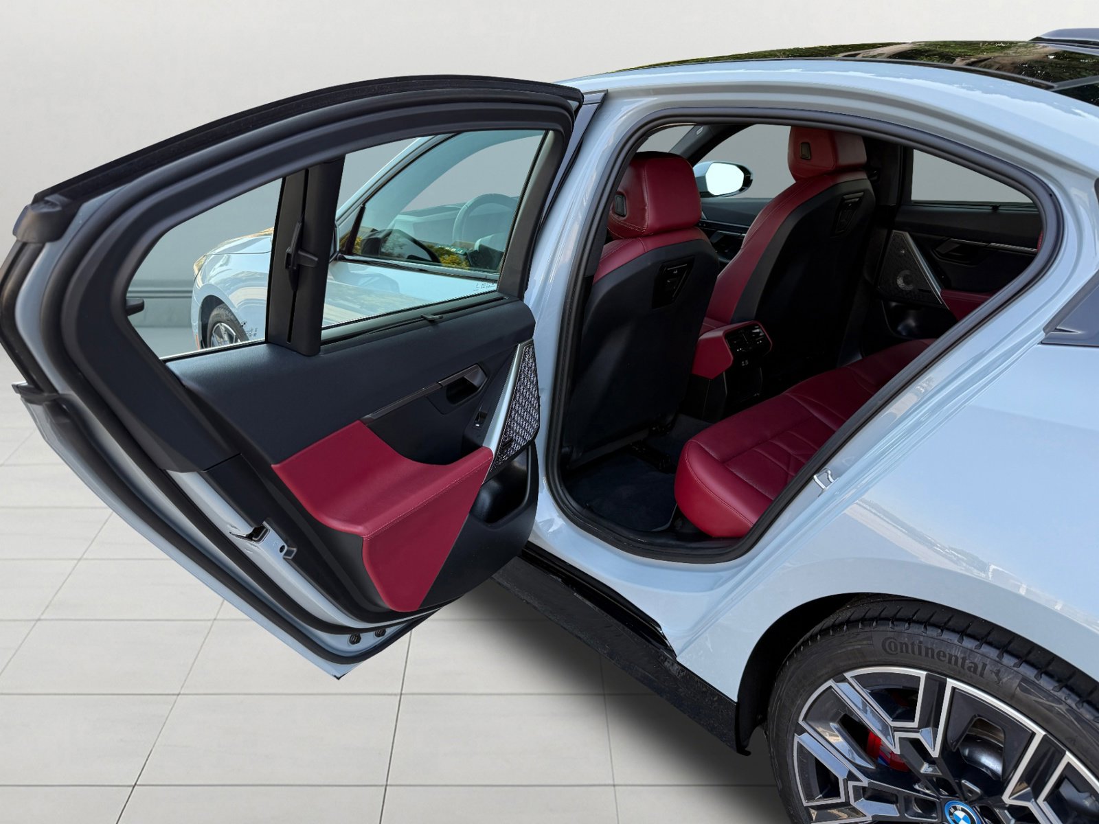 Used 2024 BMW i5 eDrive40i w/ Executive Package image 11