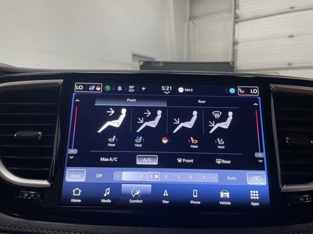 Used 2024 Chrysler Pacifica Pinnacle image 8