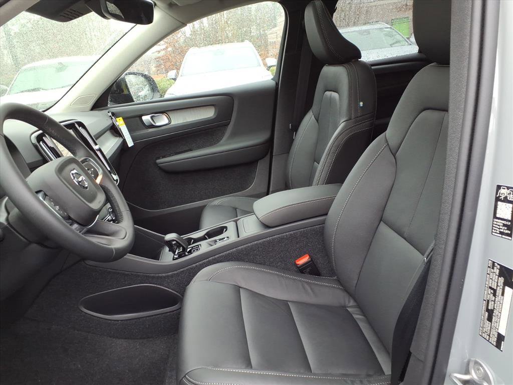 New 2026 Volvo XC40 B5 Core w/ Climate Package image 18
