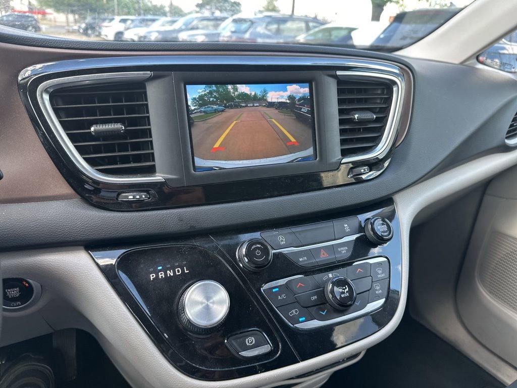 Used 2024 Chrysler Voyager LX image 18