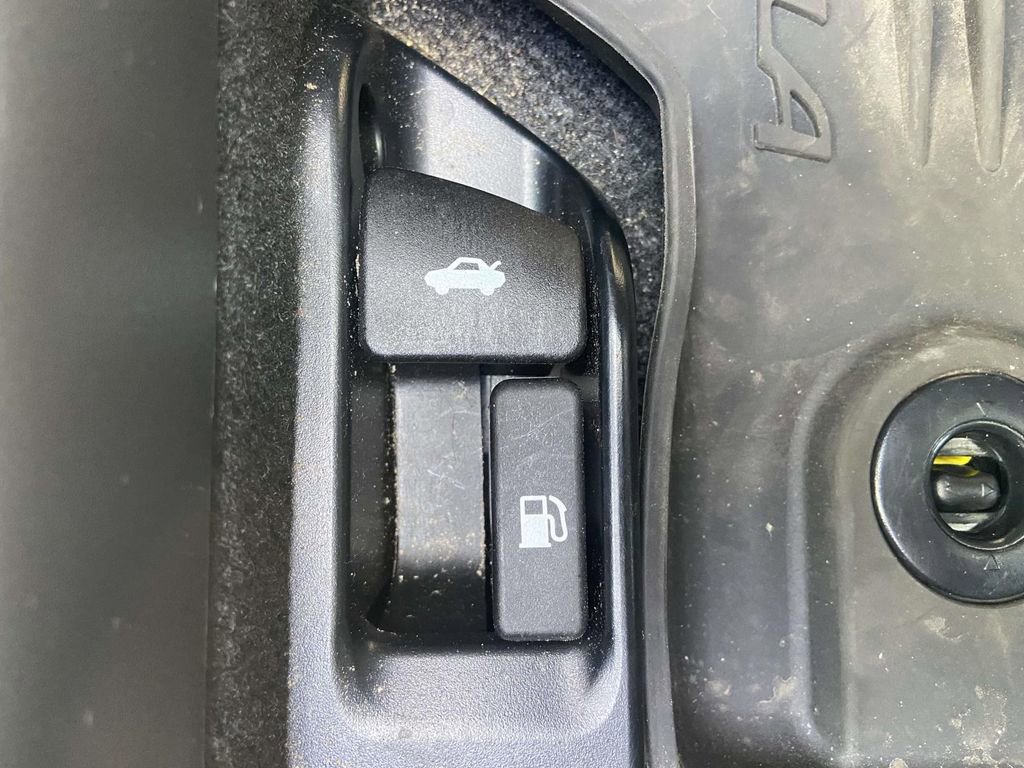 Used 2025 Toyota Corolla LE image 30