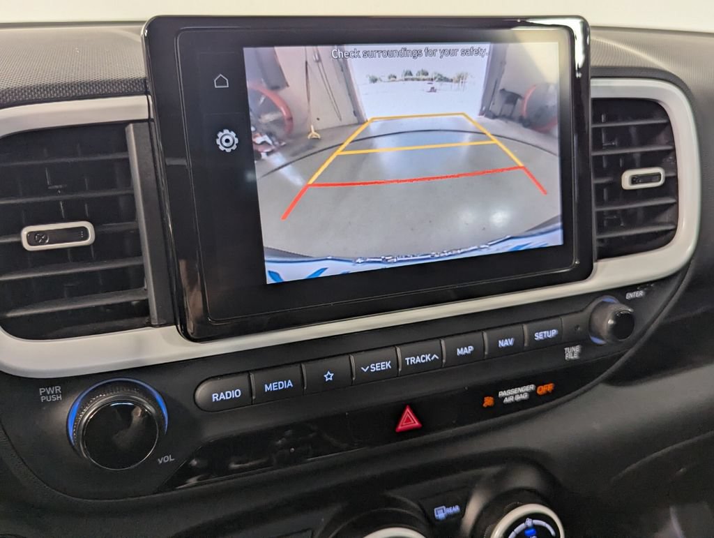 Used 2022 Hyundai Venue Limited FWD image 21
