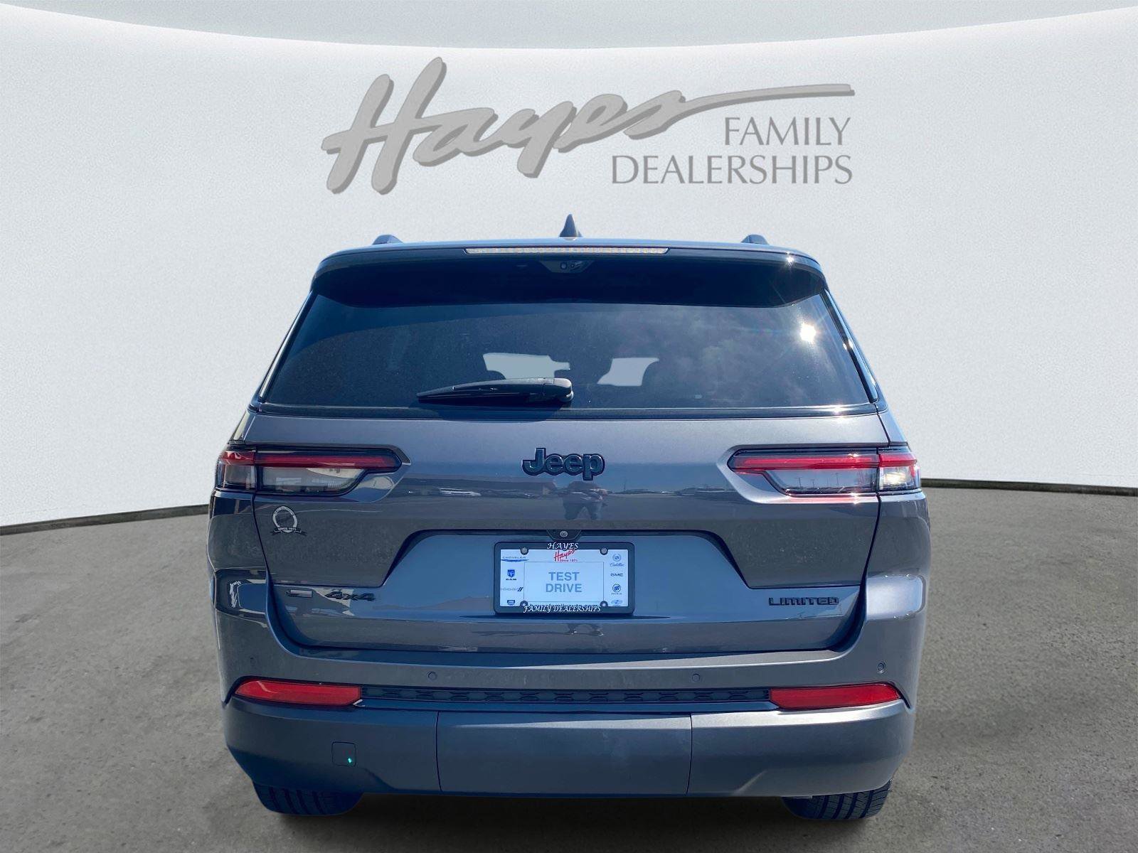 Certified 2023 Jeep Grand Cherokee L Limited w/ Luxury Tech Group II image 4