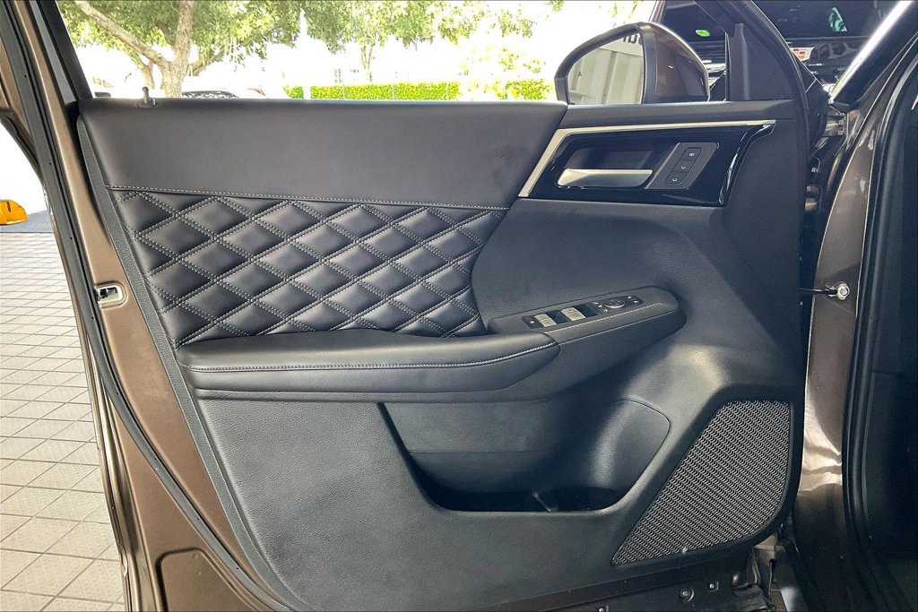 Used 2024 Mitsubishi Outlander SEL FWD image 2