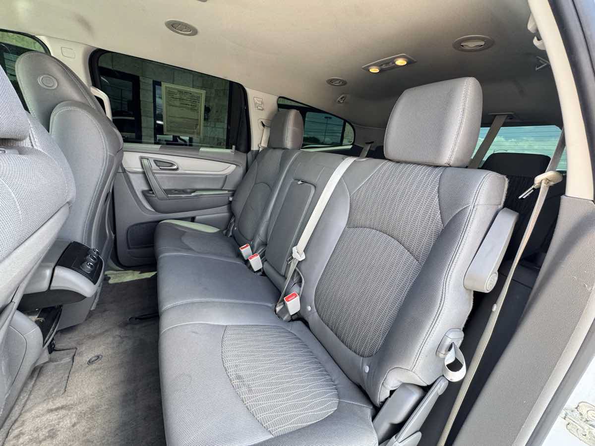 Used 2017 Chevrolet Traverse LS FWD image 7