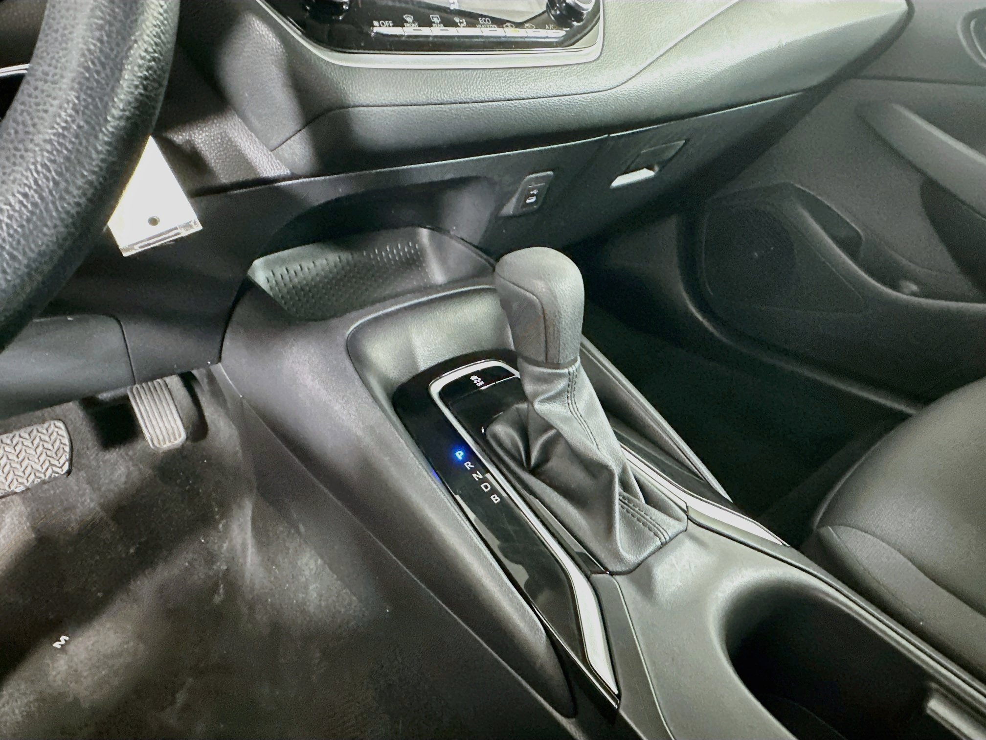Used 2025 Toyota Corolla LE FWD image 23