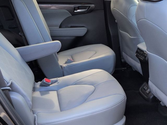Certified 2026 Toyota Highlander Platinum AWD/4WD image 31