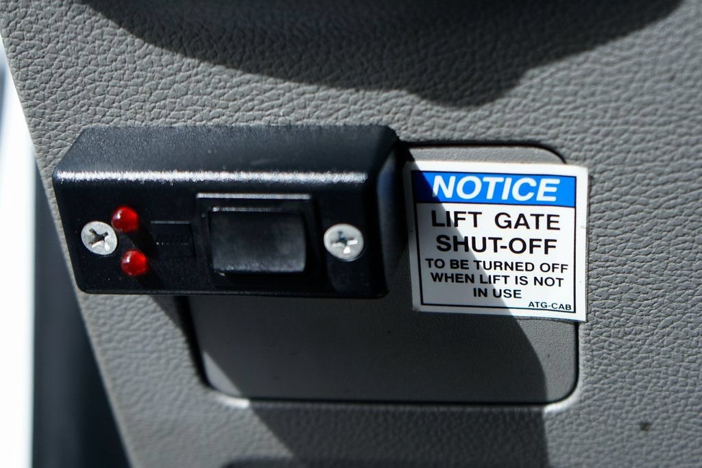 Used 2017 Ford F550 2WD Regular Cab Super Duty image 26