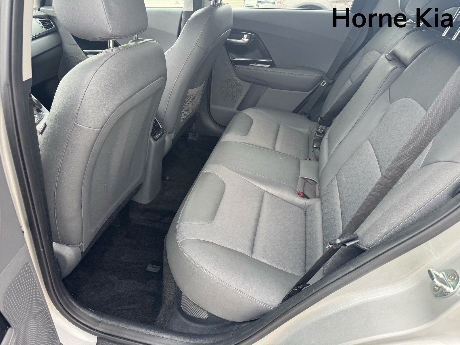 Used 2017 Kia Niro EX FWD image 12
