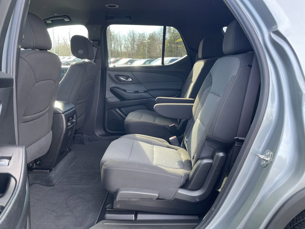 Used 2023 Chevrolet Traverse LT w/ Rear Camera Mirror Package image 31