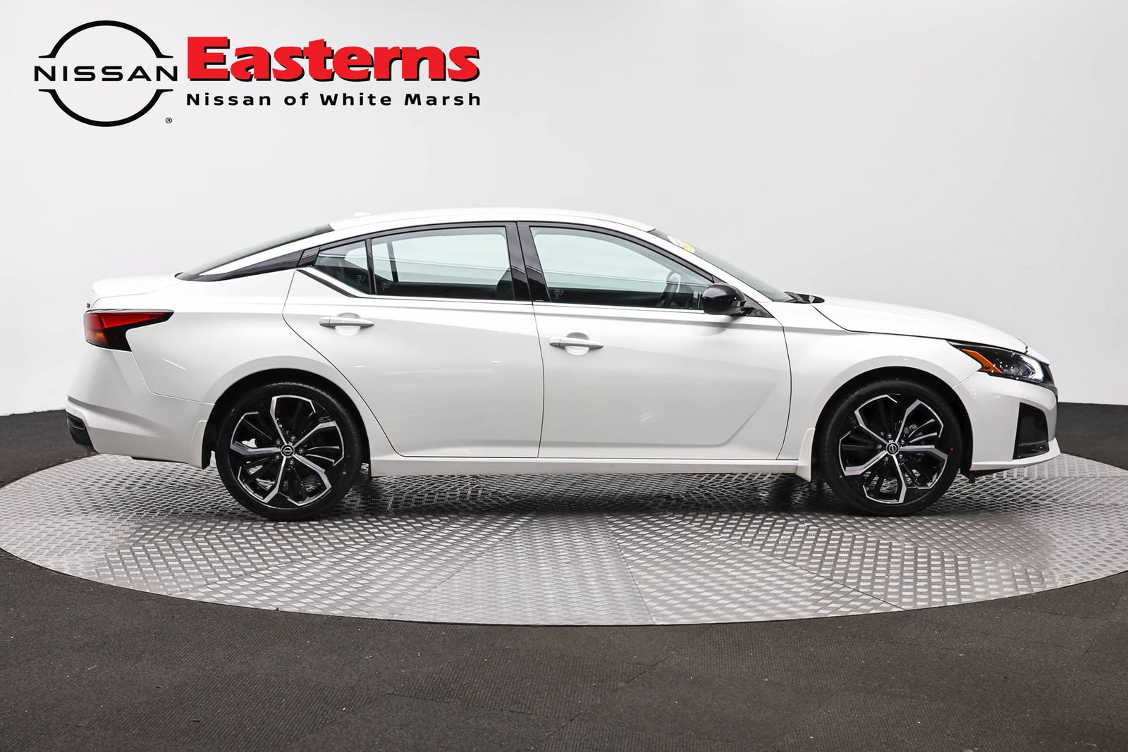 Used 2025 Nissan Altima 2.5 SR FWD image 4