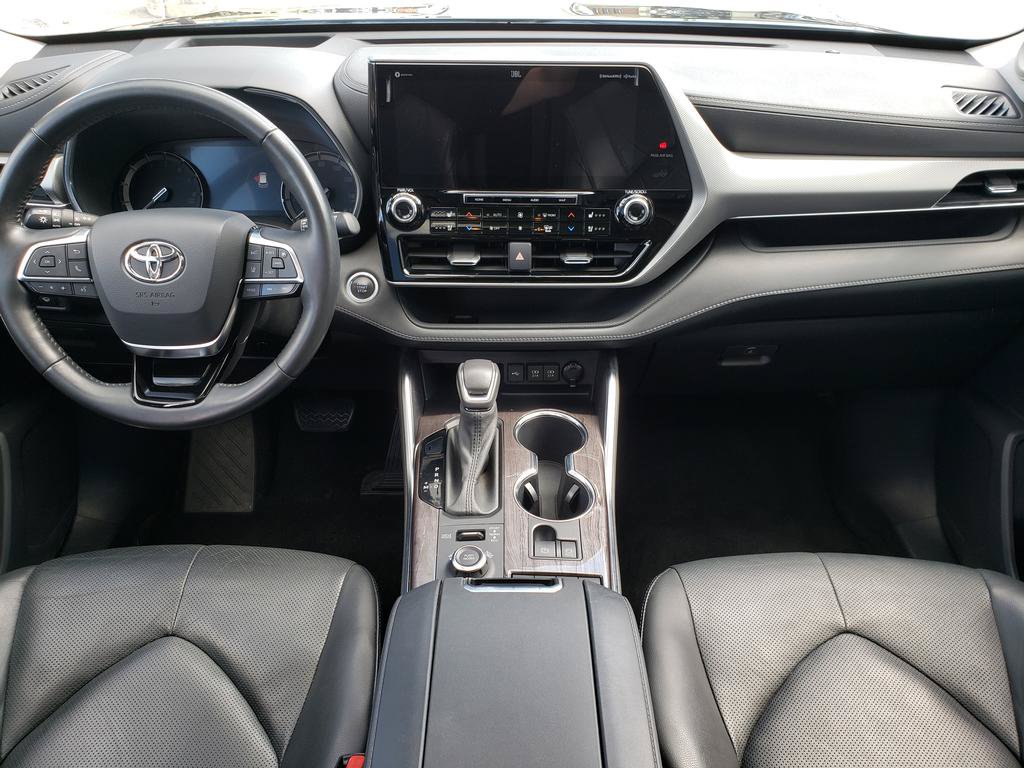 Used 2021 Toyota Highlander Platinum AWD/4WD image 12