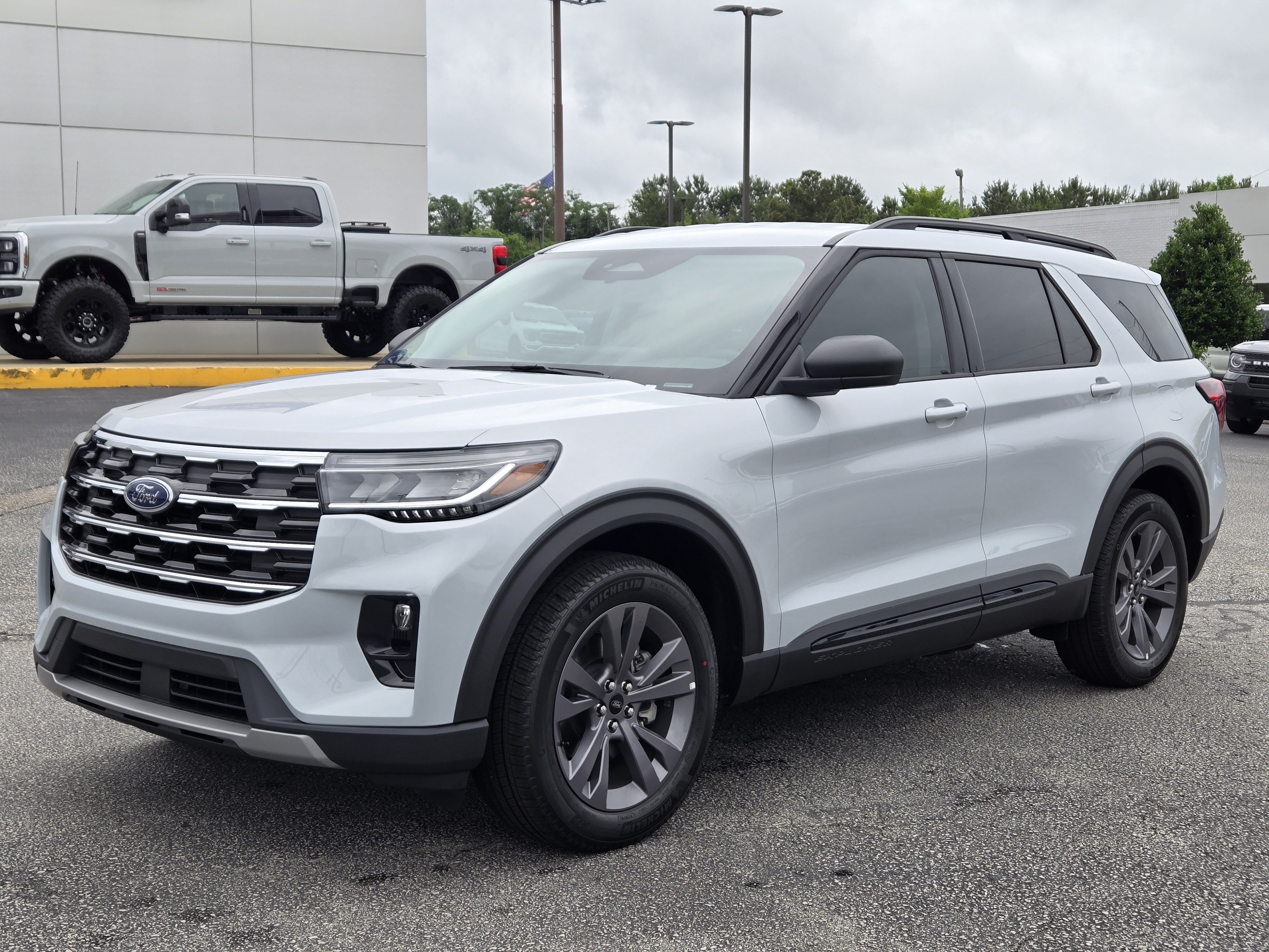 New 2026 Ford Explorer Active w/ Active Comfort Package AWD/4WD image 2