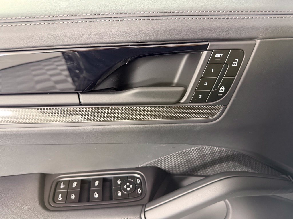 New 2027 Porsche Cayenne Turbo GT AWD/4WD image 19