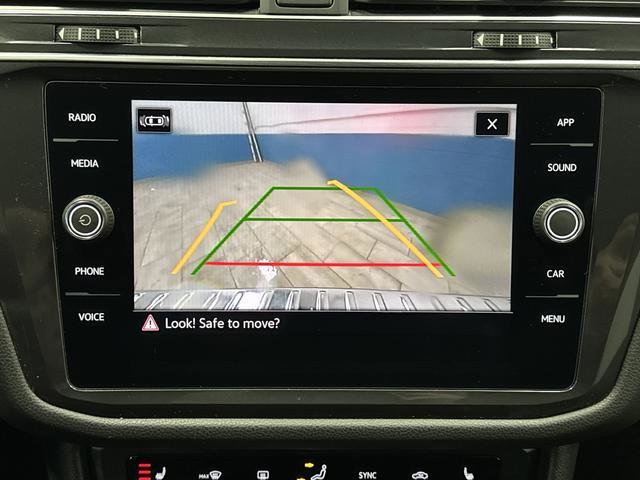 Used 2022 Volkswagen Tiguan SE image 9