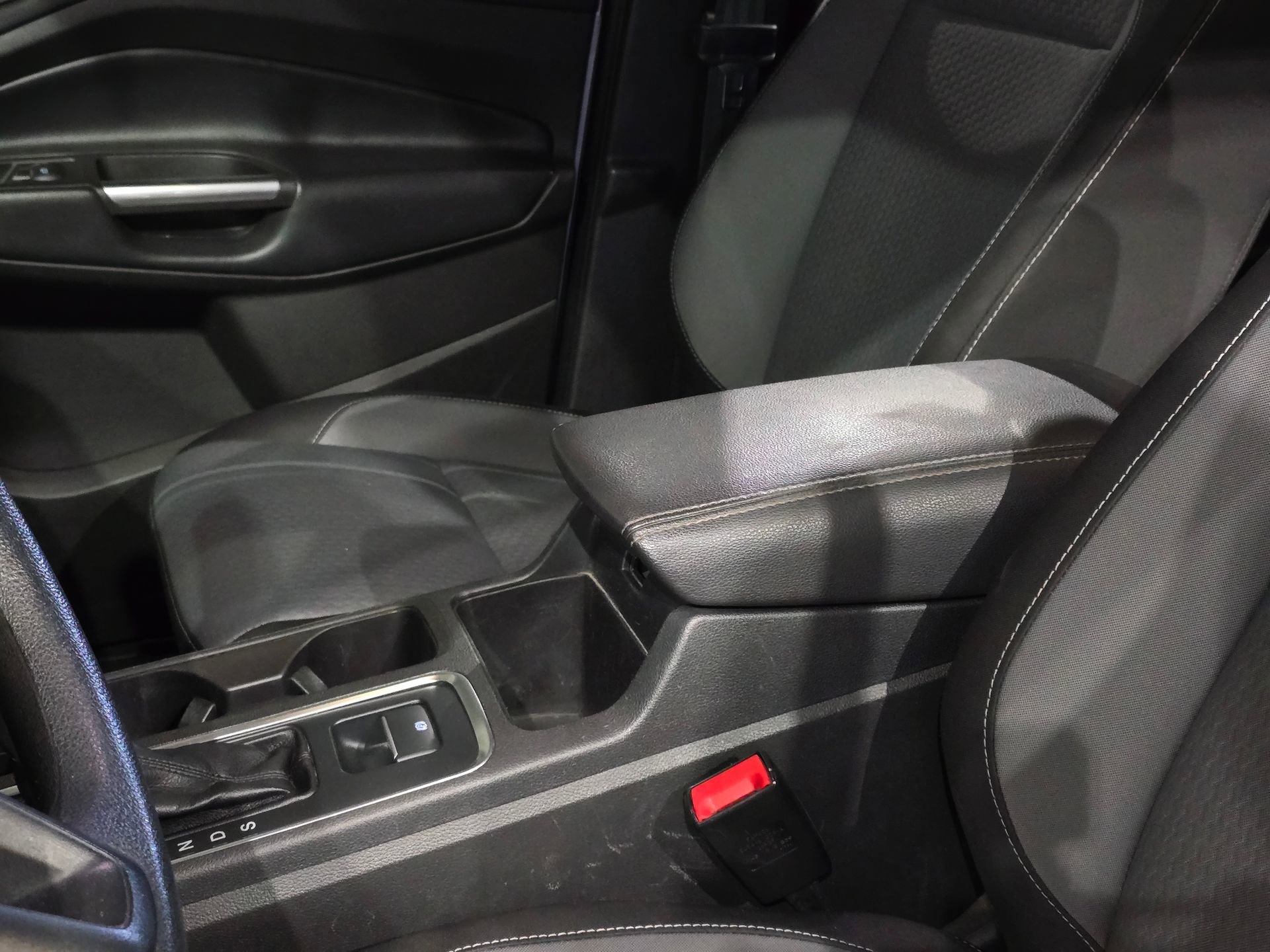 Used 2019 Ford Escape SE image 31