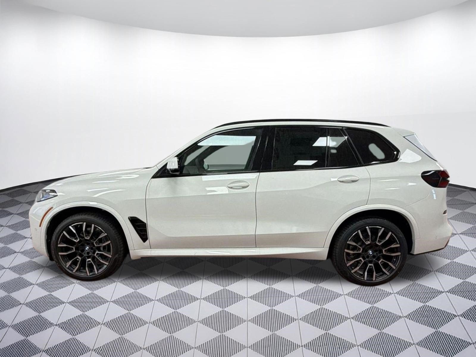 Used 2026 BMW X5 xDrive40i w/ M Sport Package AWD/4WD image 2
