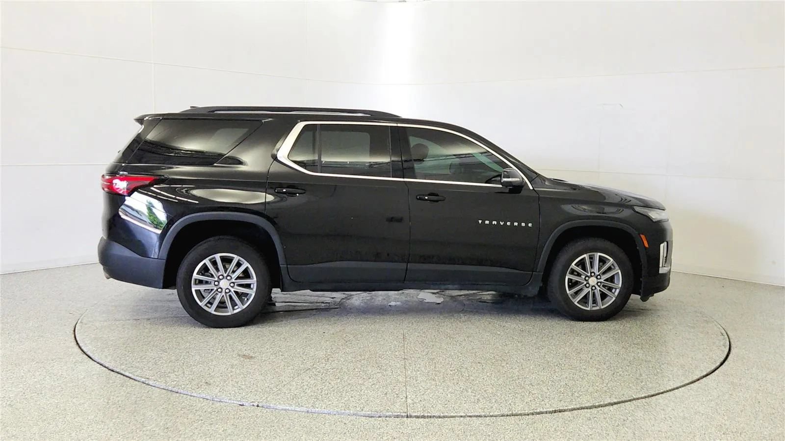 Used 2023 Chevrolet Traverse LT FWD image 9