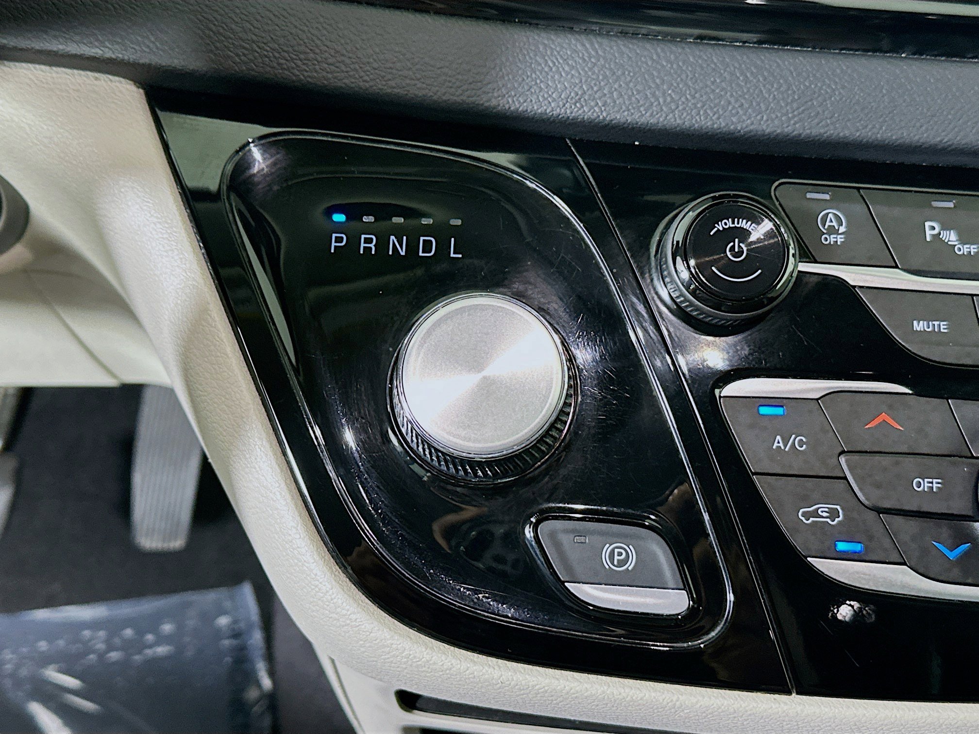 Used 2023 Chrysler Pacifica Touring-L image 21