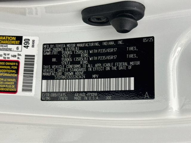 Used 2025 Toyota Sienna XLE FWD image 32