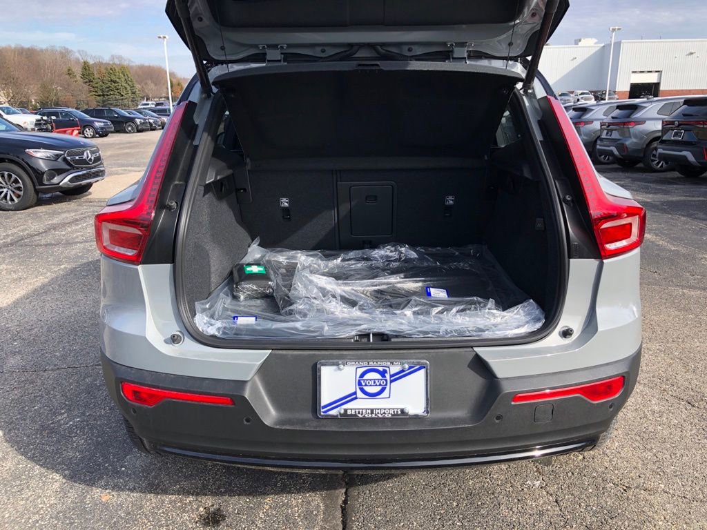 New 2026 Volvo XC40 B5 Ultra w/ Protection Package Premier AWD/4WD image 38