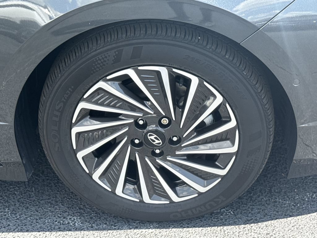 Used 2025 Hyundai Sonata Limited FWD image 11