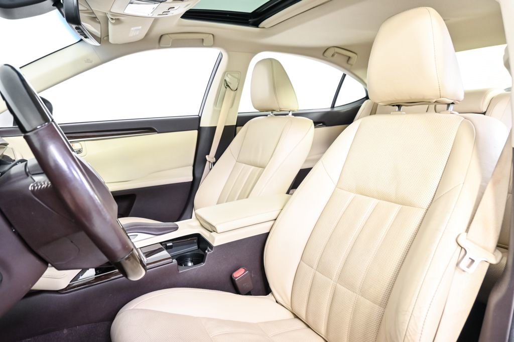 Used 2016 Lexus ES 350 w/ Luxury Package w/Wood Trim image 6