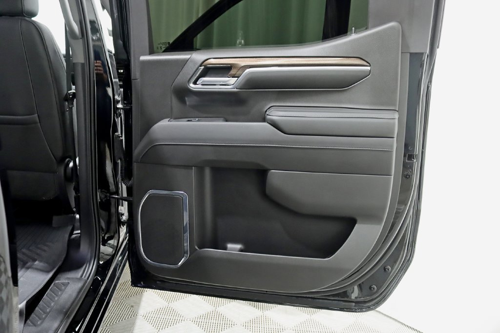 Used 2024 Chevrolet Silverado 1500 LT Trail Boss w/ LT Trail Boss Premium Package AWD/4WD image 37